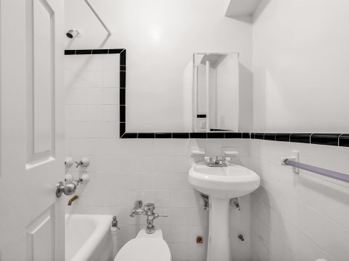 208W23 #1008 BATH
