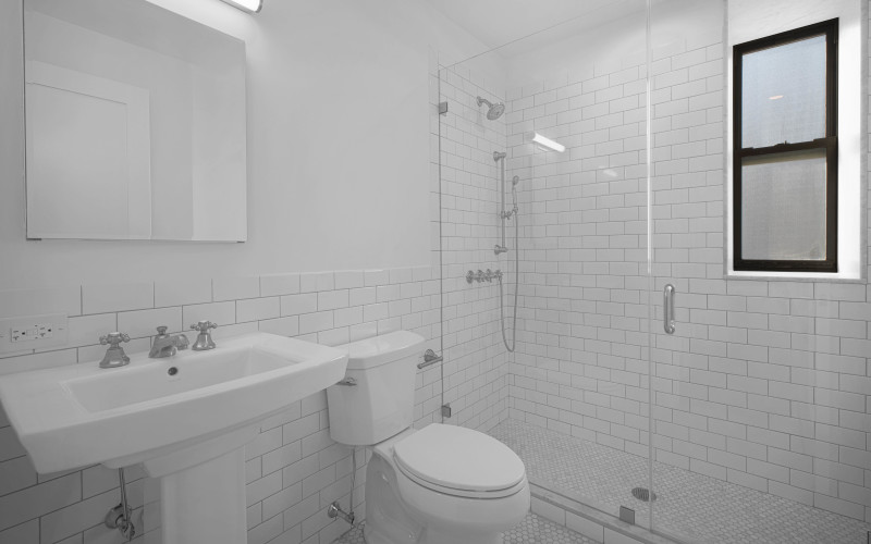 12E86 #1010 BATH1