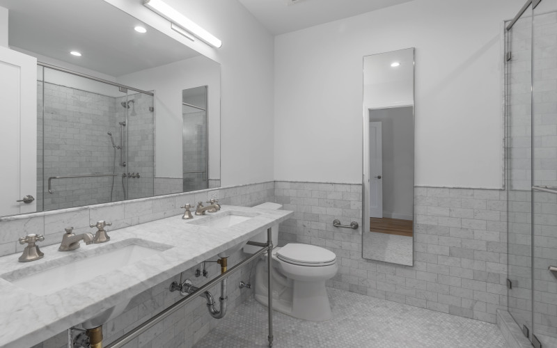 12E86 #1010 BATH3