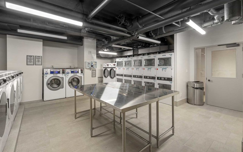 https://brodsky.com/uploads/_styles/portfolio-slide/general/200w60-amenities-laundry.jpg