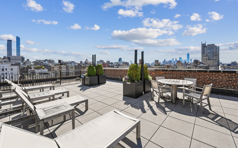 208W23 ROOFTOP1
