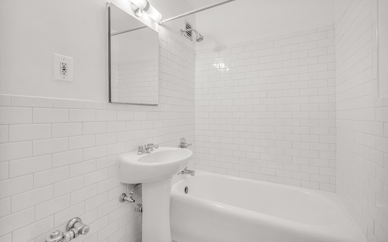 https://brodsky.com/uploads/_styles/portfolio-slide/general/ba307-209-bath-8.jpg