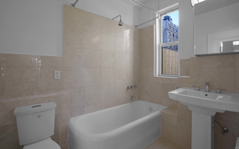 12E86 #809 BATH1