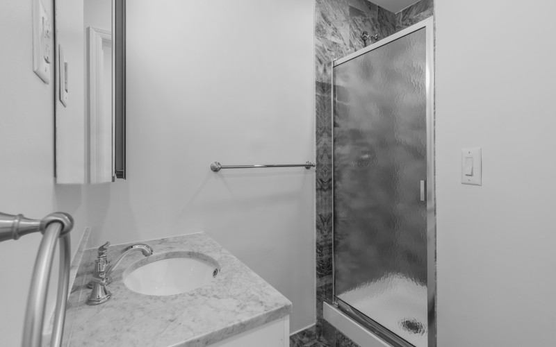 12E86 #1701 BATH1