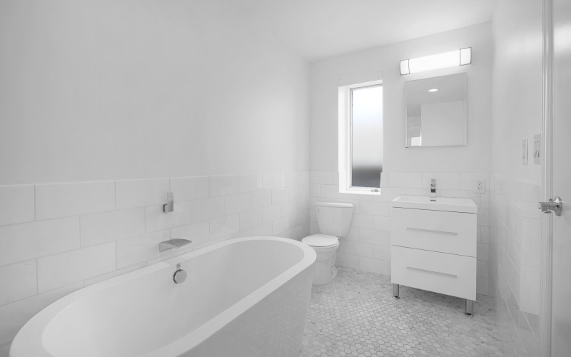 12E86 #1701 BATH2
