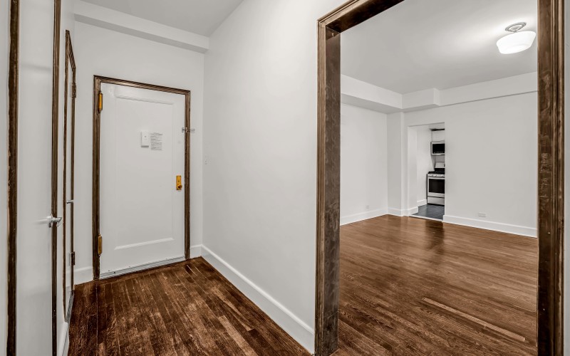 12E86 #732 FOYER