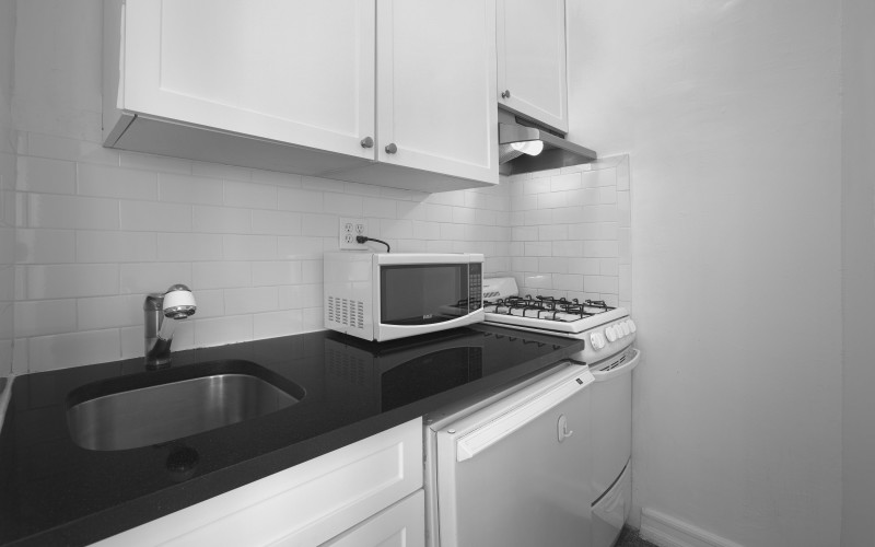 https://brodsky.com/uploads/_styles/portfolio-slide/unit/19-w-69-705-kitchenlow.jpg