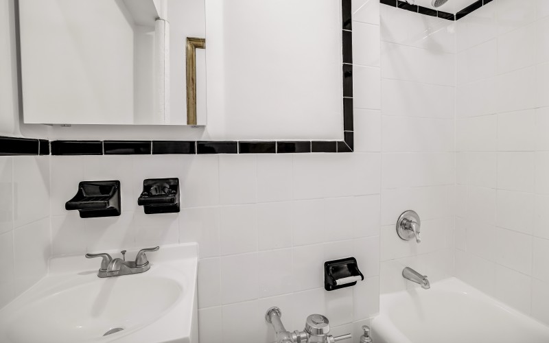 208W23 #1118 BATH