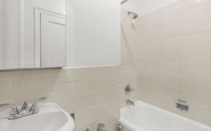208W23 #718 BATH