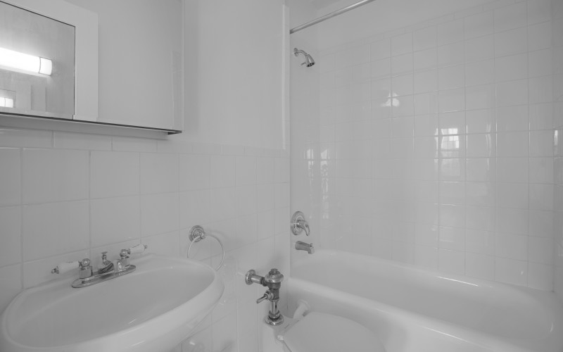 https://brodsky.com/uploads/_styles/portfolio-slide/unit/24-5th-ave-apt-903-bathroom.jpg