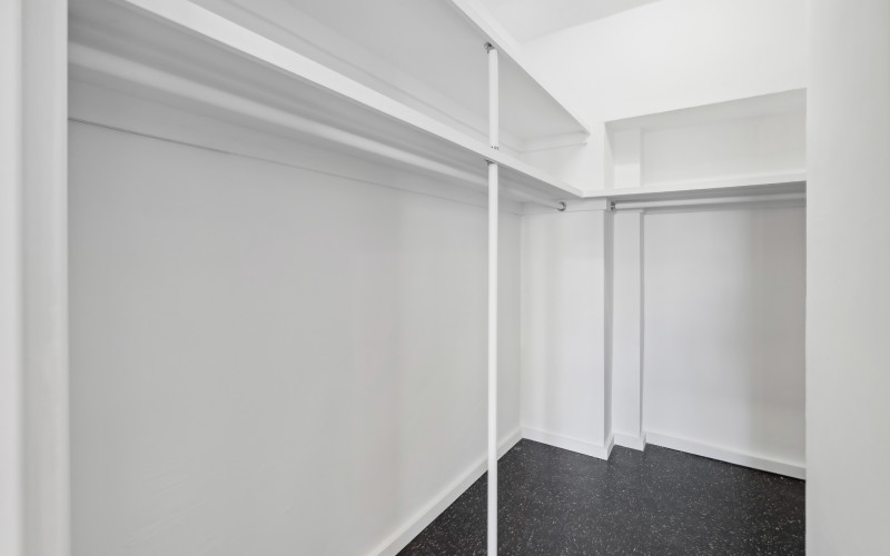 253W72 #1201 CLOSET