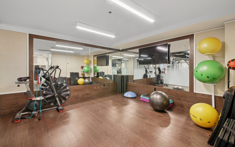 253W72 YOGA STUDIO