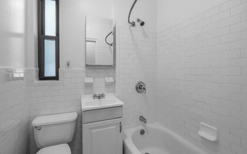 28Greenwich #2 BATH