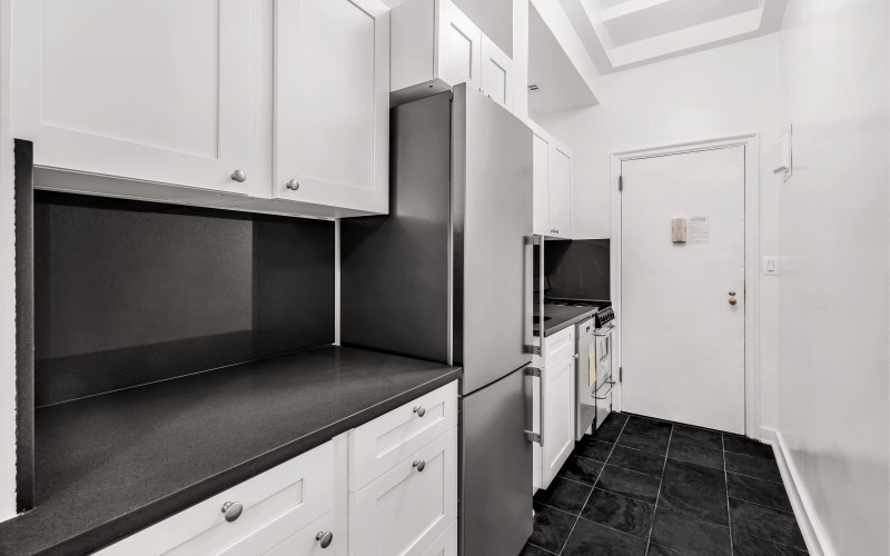 307E44 #D - KITCHEN