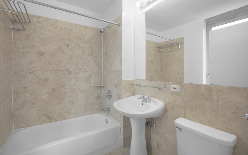 360W43_S5D_Bathroom_1