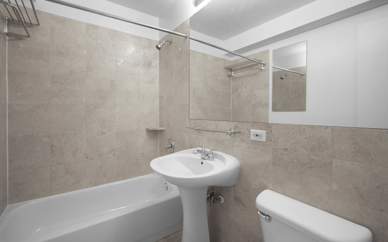 360W43_S5D_Bathroom_2