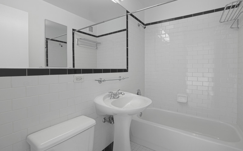 https://brodsky.com/uploads/_styles/portfolio-slide/unit/420-w-4211h-bathroomlow.jpg