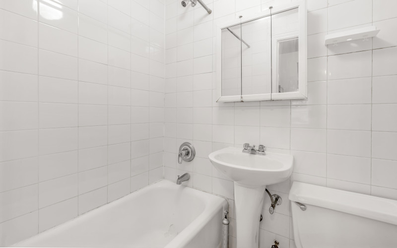 48Greenwich #4D BATH