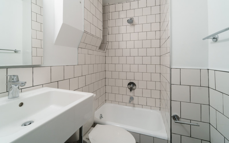 https://brodsky.com/uploads/_styles/portfolio-slide/unit/7-morton4-bathroom-2.jpg