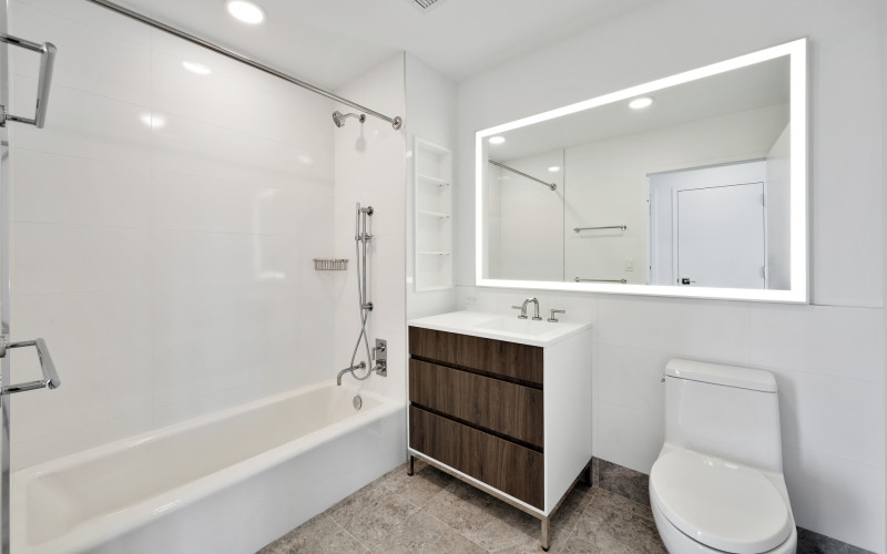 https://brodsky.com/uploads/_styles/portfolio-slide/unit/bkx-3411-bath1.jpg