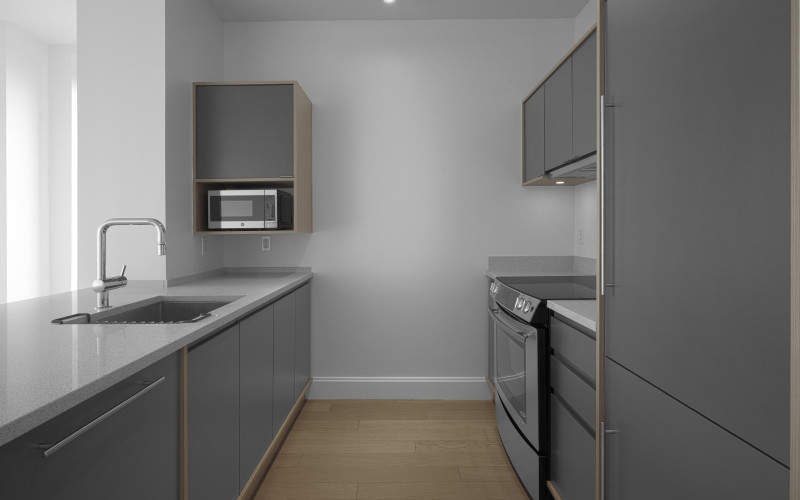 https://brodsky.com/uploads/_styles/portfolio-slide/unit/citytower-37f-kitchenlow.jpg