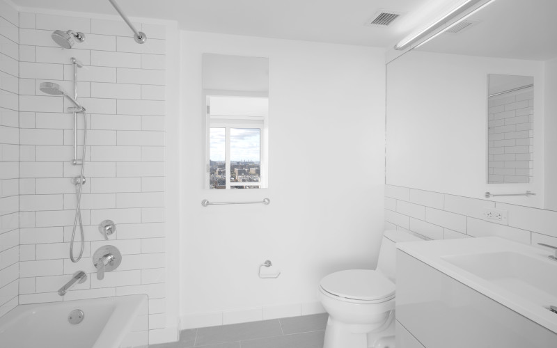 https://brodsky.com/uploads/_styles/portfolio-slide/unit/enclave-unit-1624-bathroom1.jpg