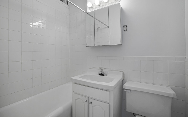 160W71 #8L BATH